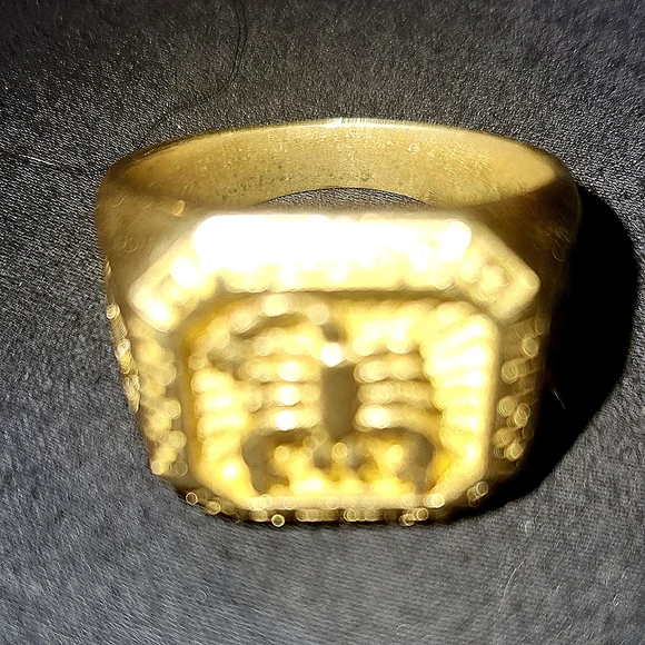 18k yellow hold man's ring size 11